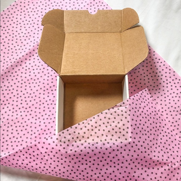 Raspberry Speckle tissue paper 12, 20x30 inch sheet pack - Picture 3 of 7